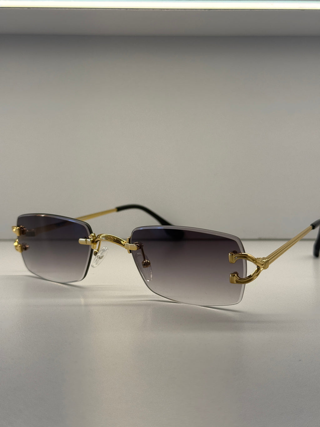 Frameless AK25027 c1