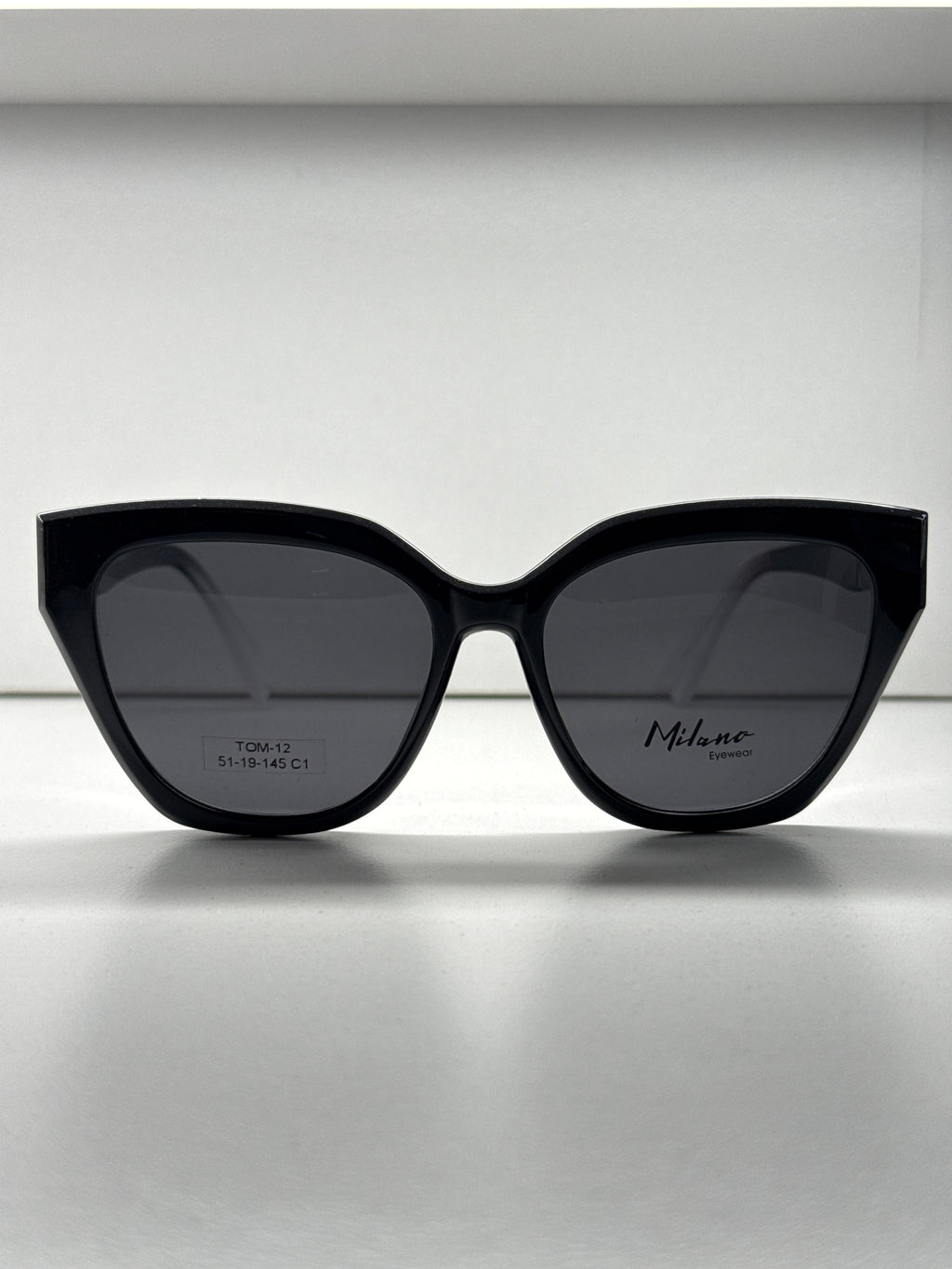 Cat-eye Clip-on eyeglasses