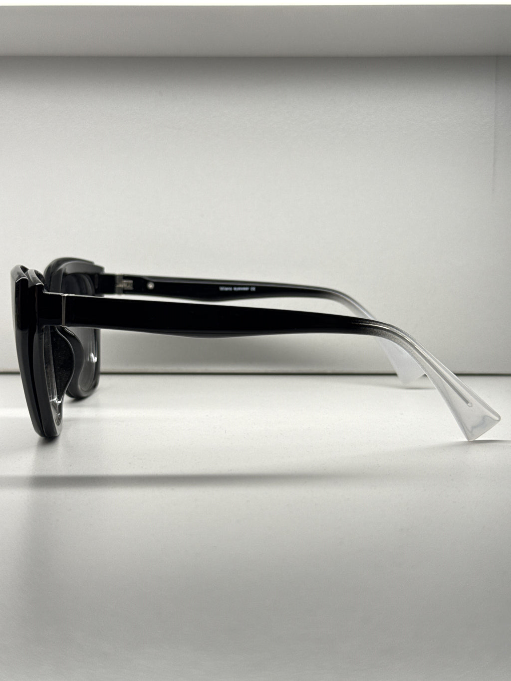 Cat-eye Clip-on eyeglasses