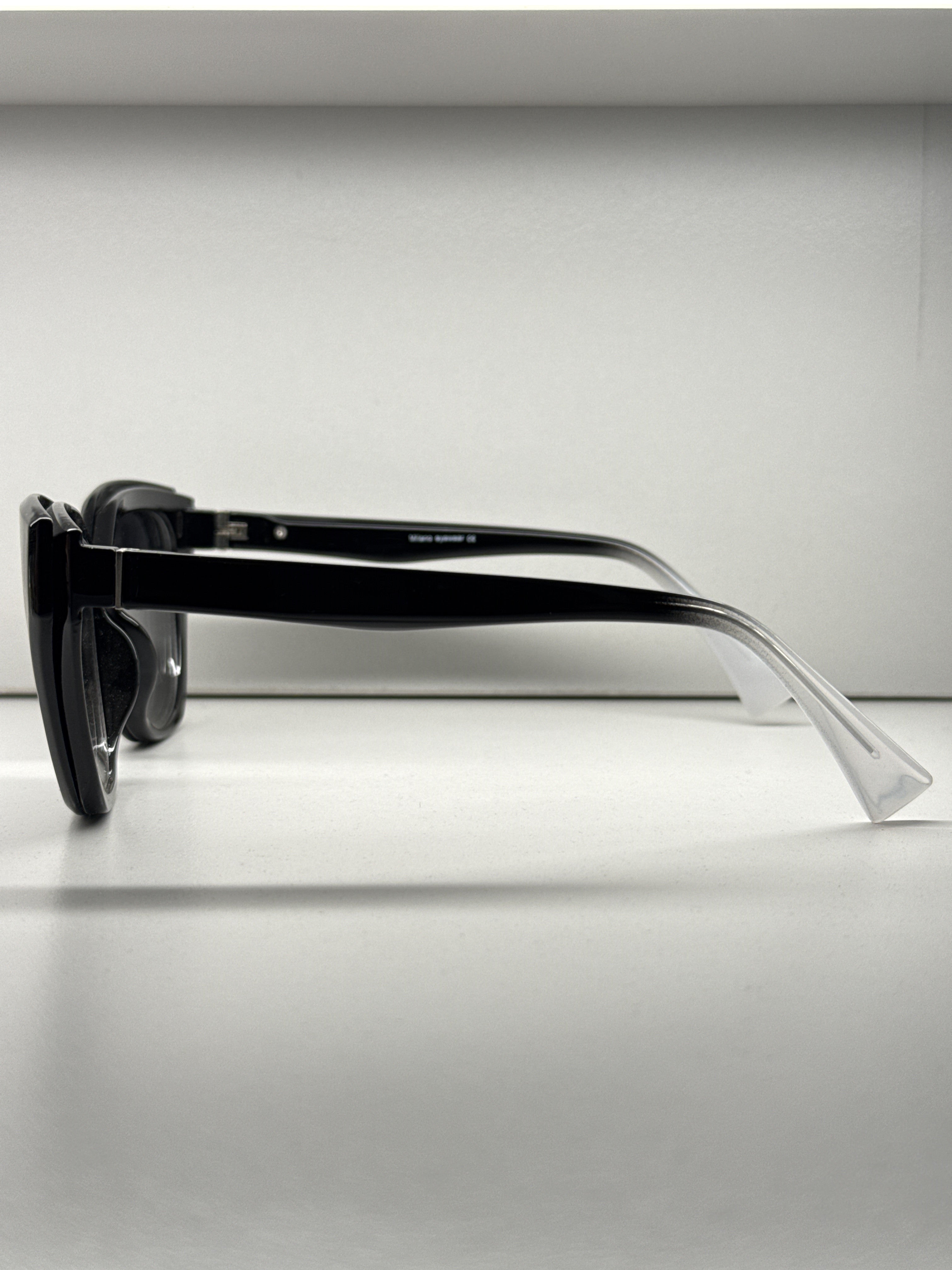 Cat-eye Clip-on eyeglasses