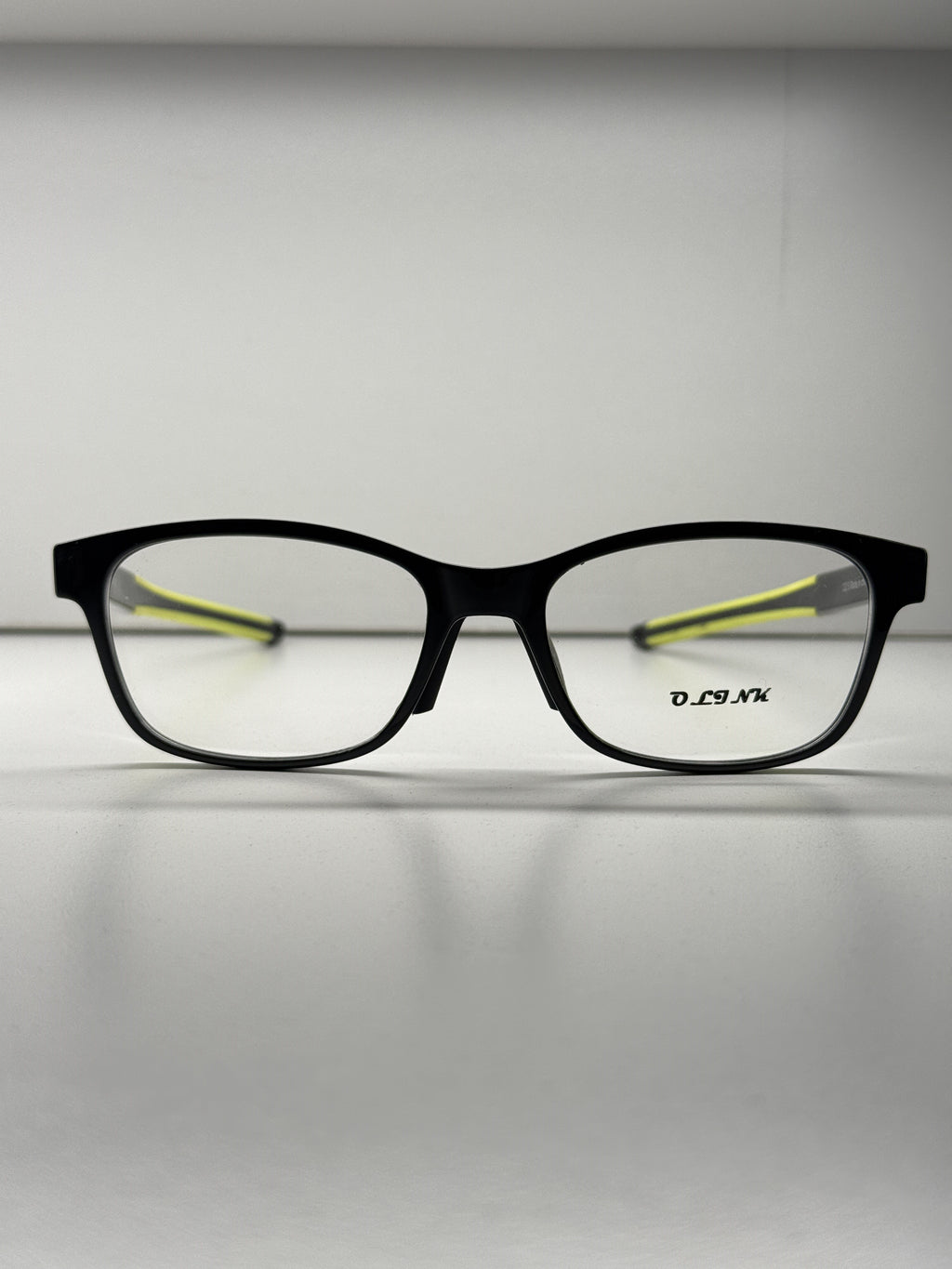 Eyeglasses with Colored temples