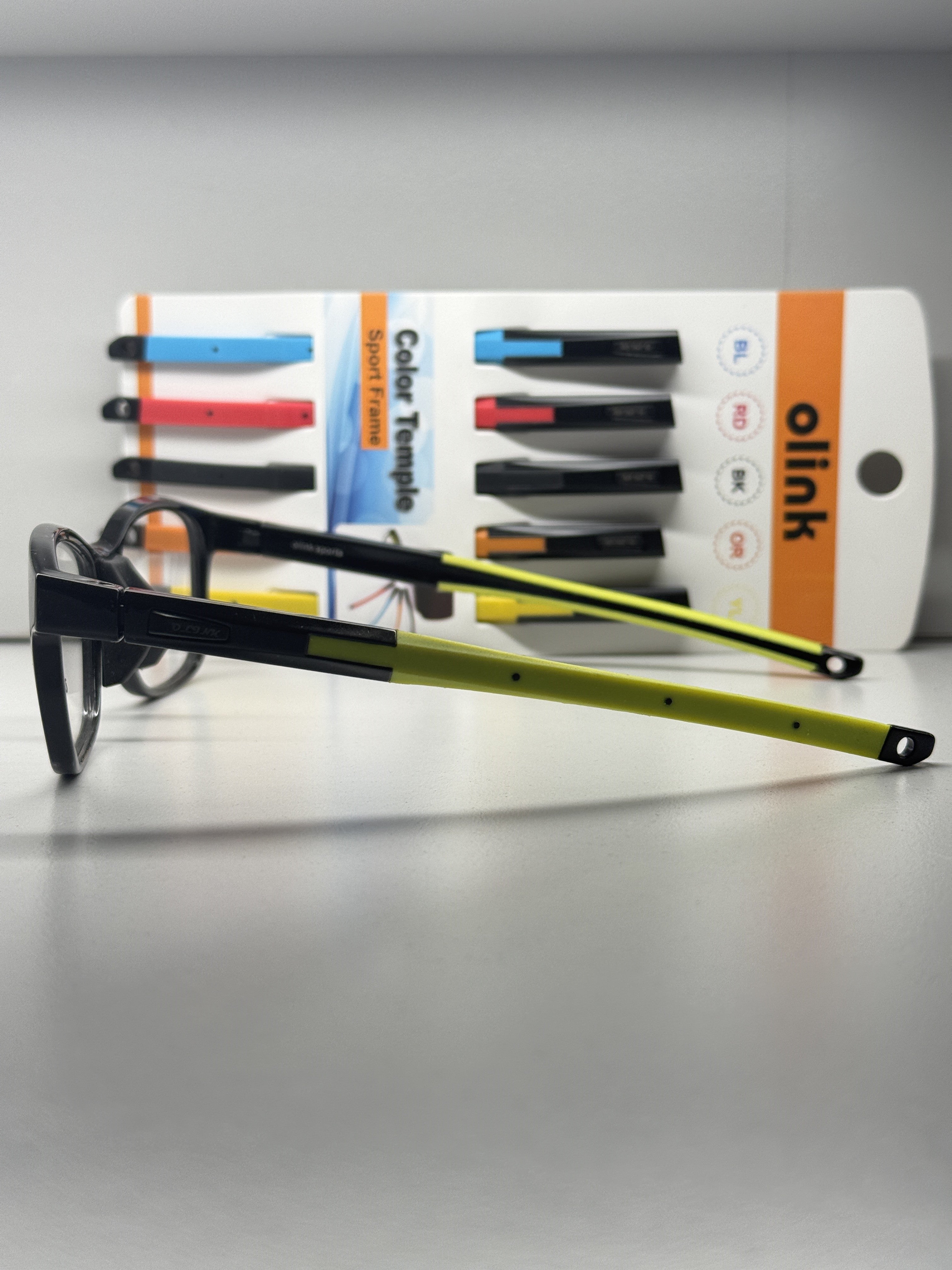 Eyeglasses with Colored temples